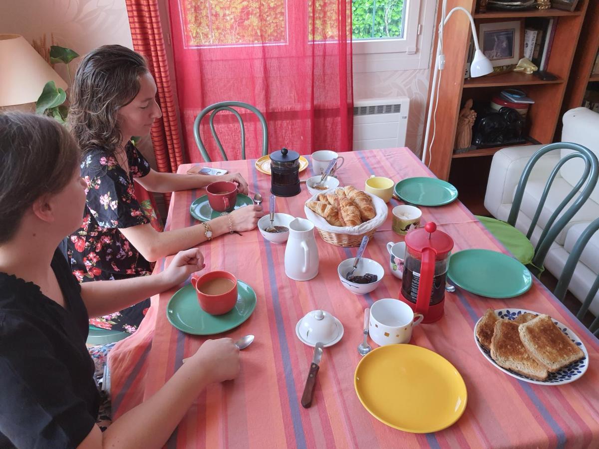Domi Et Les Chats Barbezieres Exterior photo
